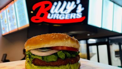 At the newly launched Billy’s Burgers, you’ll get all the deliciousness of juicy burgers but none of the sadness of hurting your pockets!