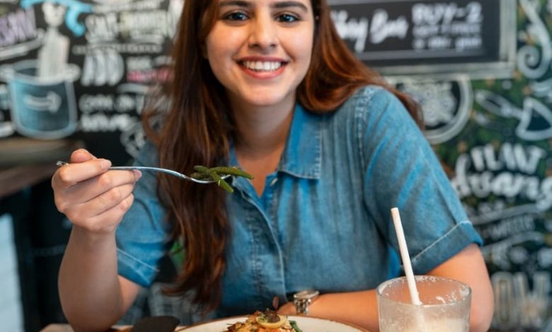 Parinaz Kharas aka thebombayblogger shares her love for all things digital!