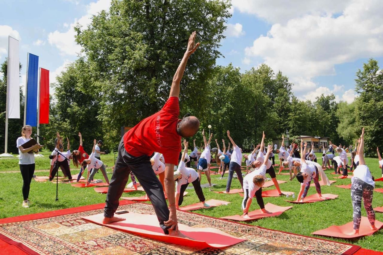 moscow-celebrates-international-yoga-day-rd-times